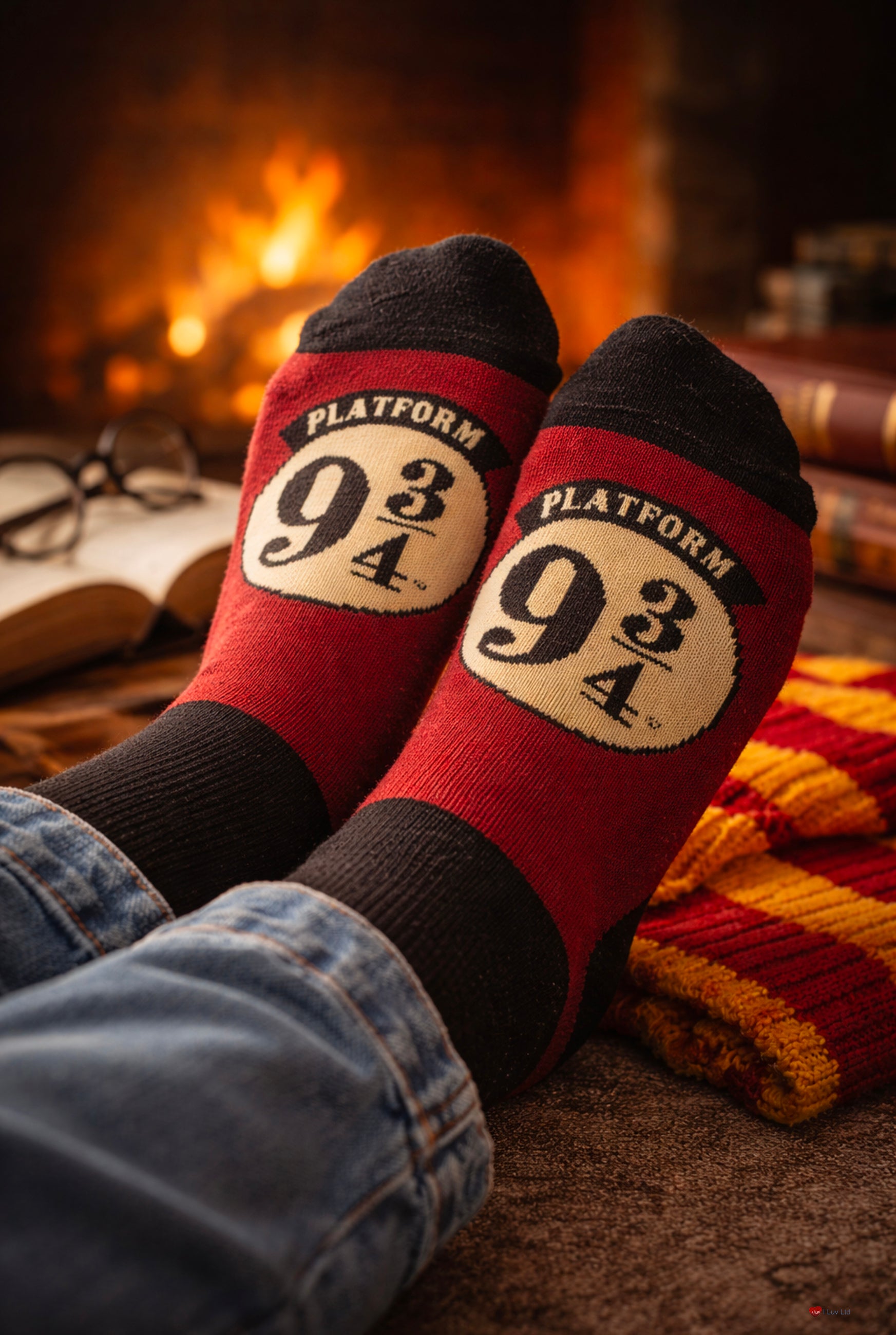 Harry Potter Platform 9 3/4 Mug and Socks Gift Set – Hogwarts Express Coffee Mug & Socks Set