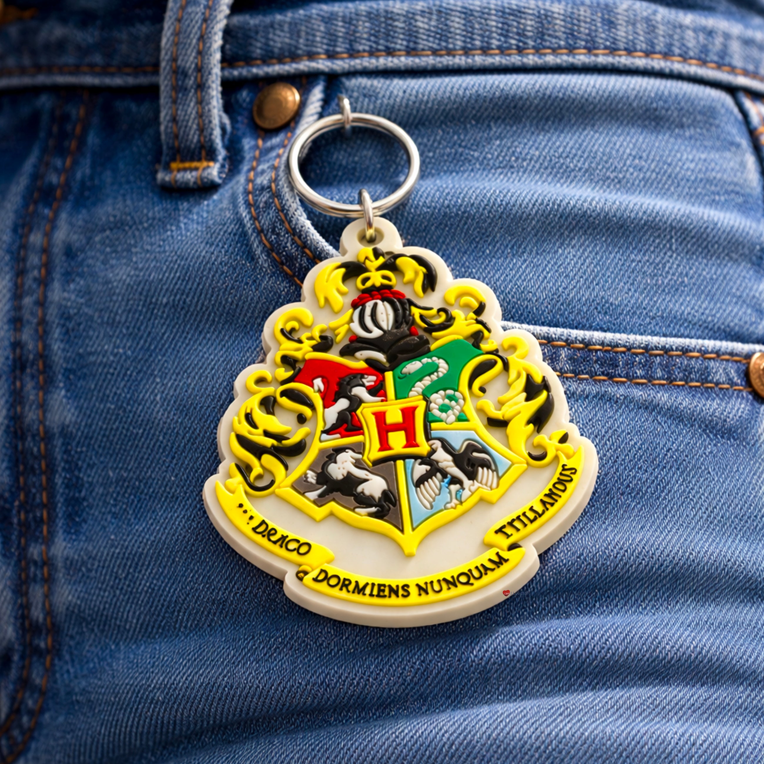 Harry Potter Hogwarts Crest Rubber Keychain – Wizarding World Keyring Collectible Charm