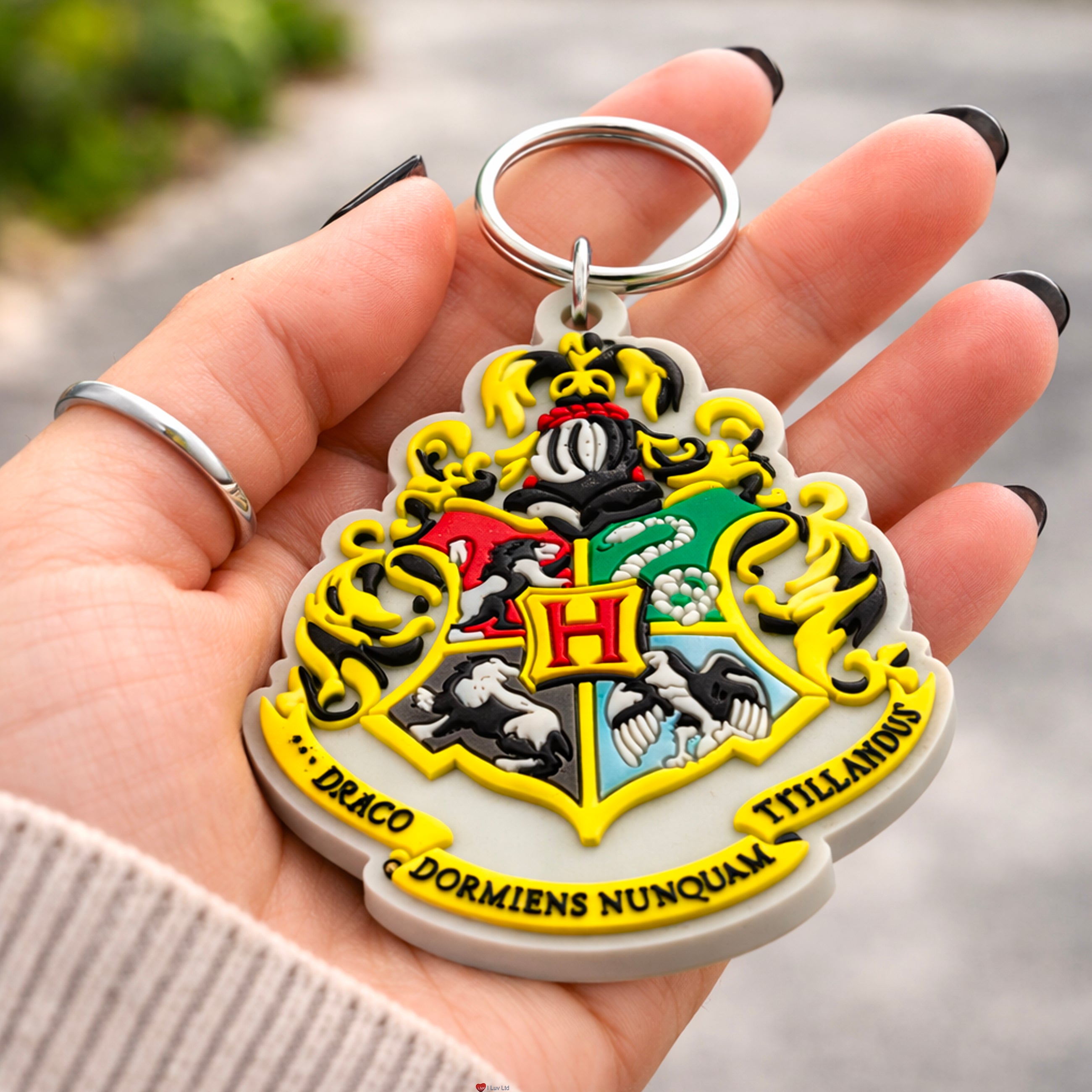 Harry Potter Hogwarts Crest Rubber Keychain – Wizarding World Keyring Collectible Charm