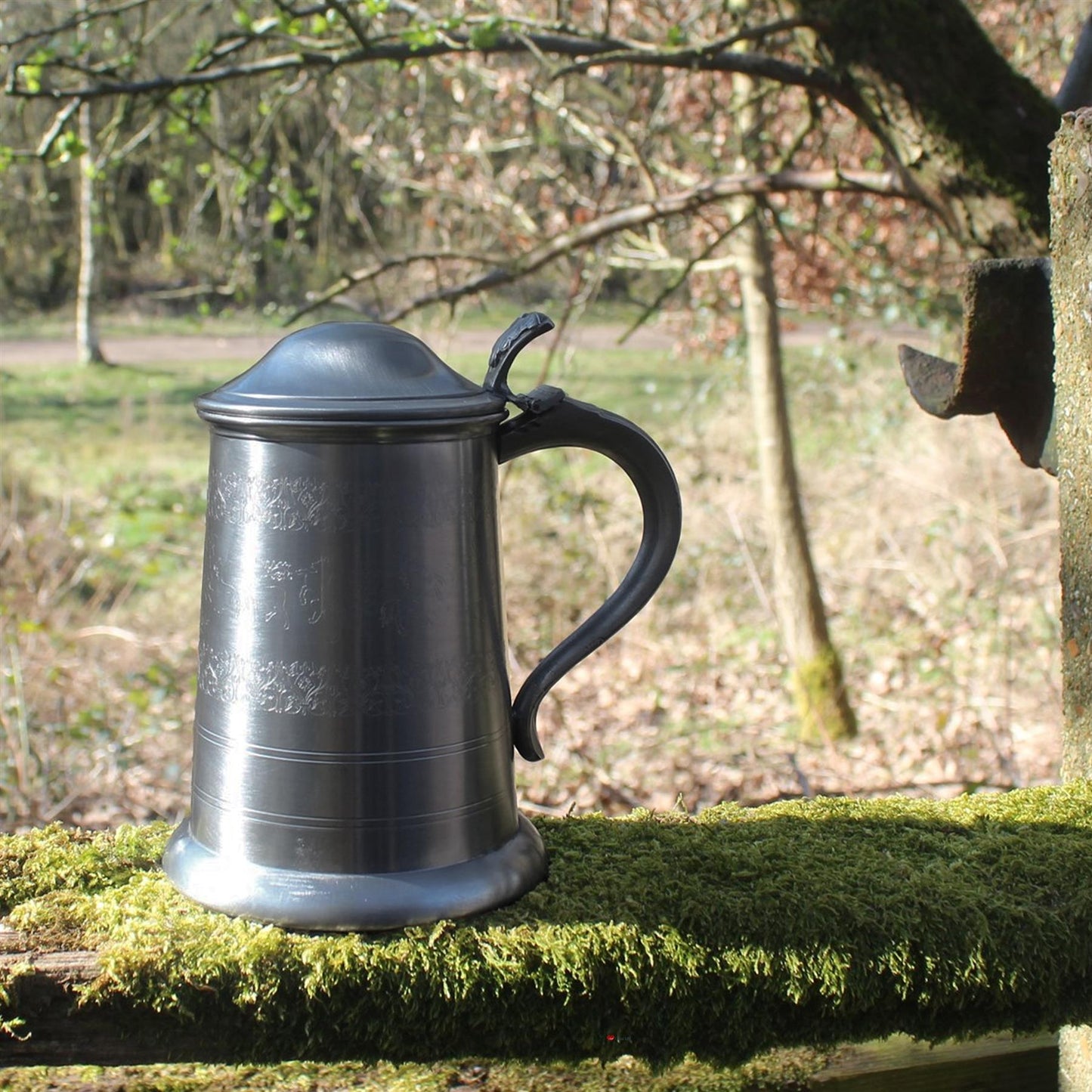 Tankard 1 Pint Medieval Hunting Animal Scene Lidded Antique Pewter Swan Handle